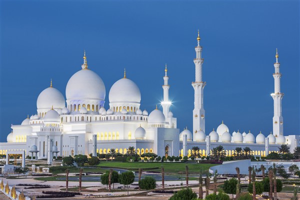 Sheikh Zayed Grand Mosque outside view